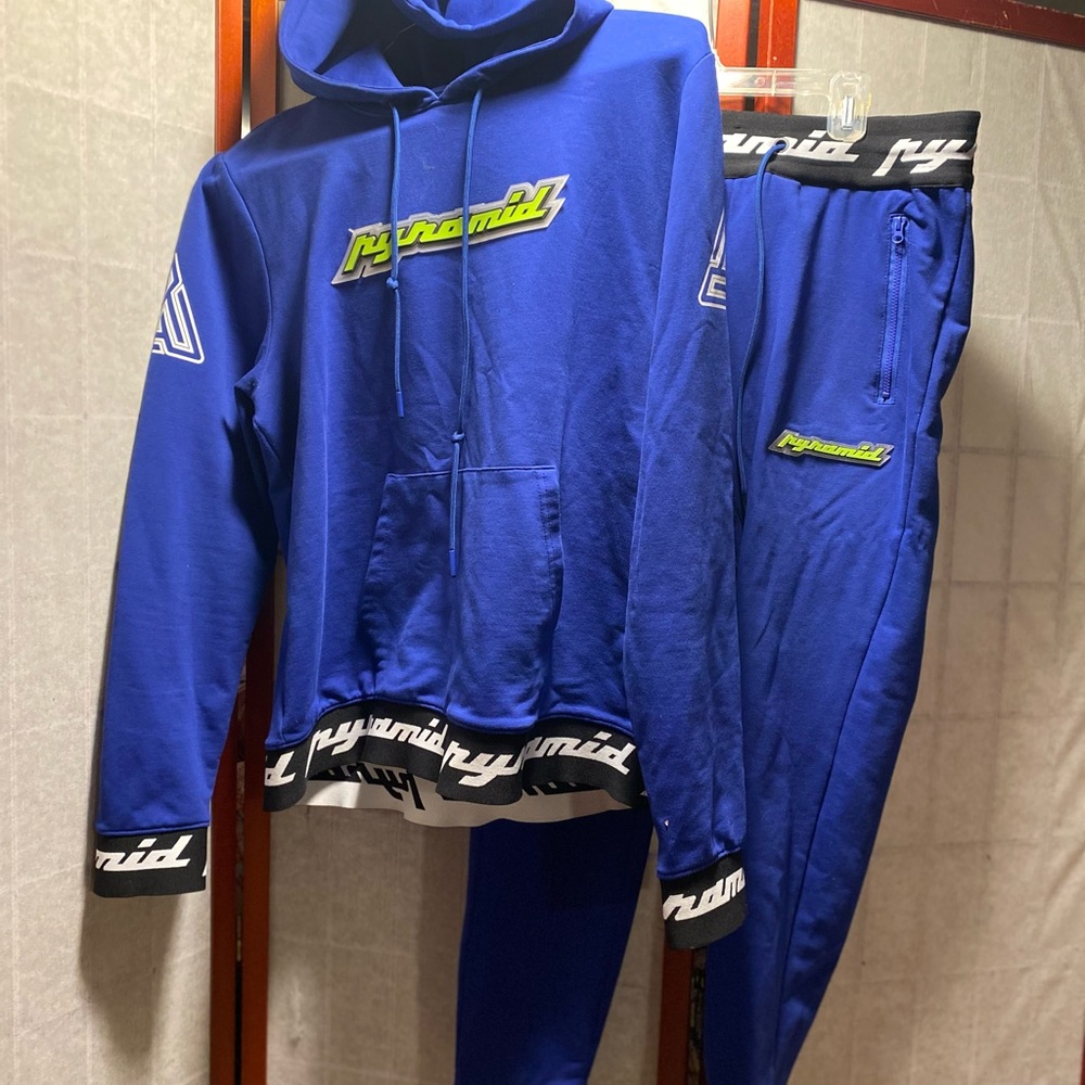 Black pyramid sweatsuit Sz Large